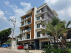A Lavishing One Floor per Unit Condo for Sale in Commonwealth