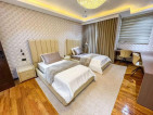 A Lavishing One Floor per Unit Condo for Sale in Commonwealth