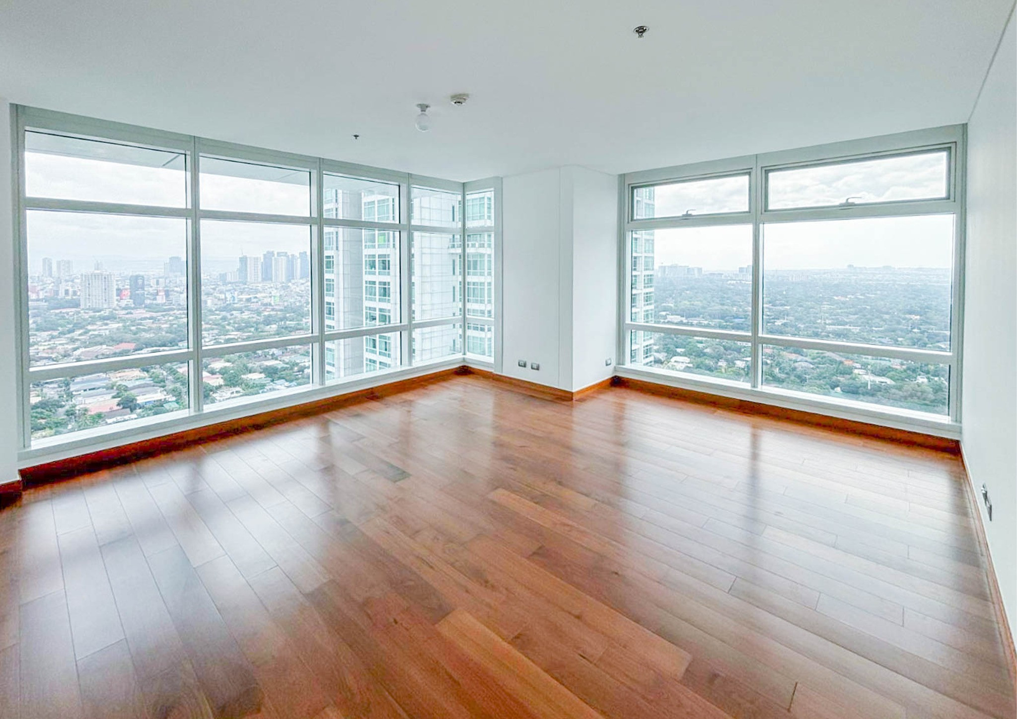 3-bedroom condominium photo 2