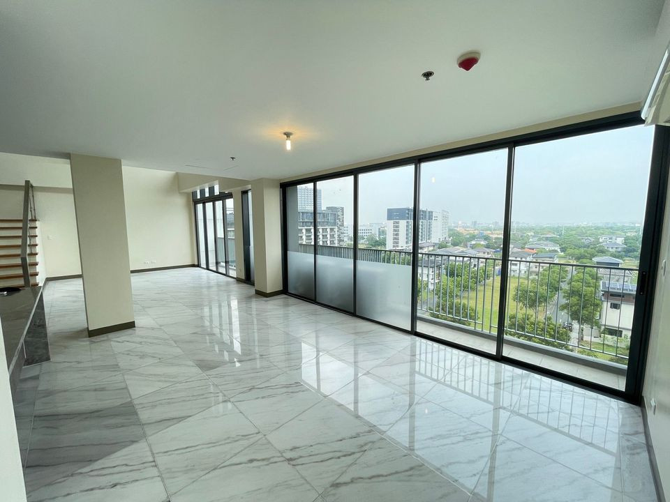 Penthouse w Private Pool photo 1