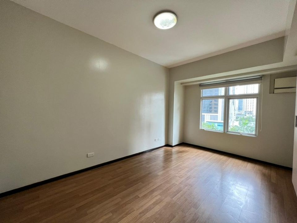 2BR Two Serendra - Encino Tower photo 4