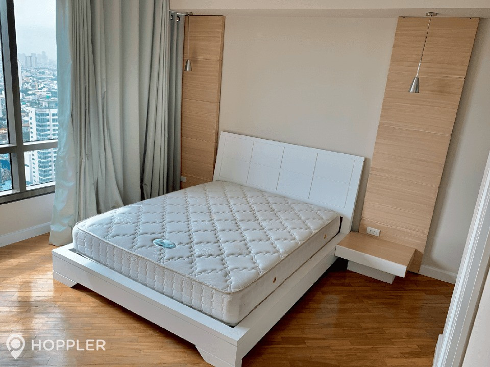 2BR Condo for Sale in Joya Lofts and Towers, Rockwell Center, Makati photo 4