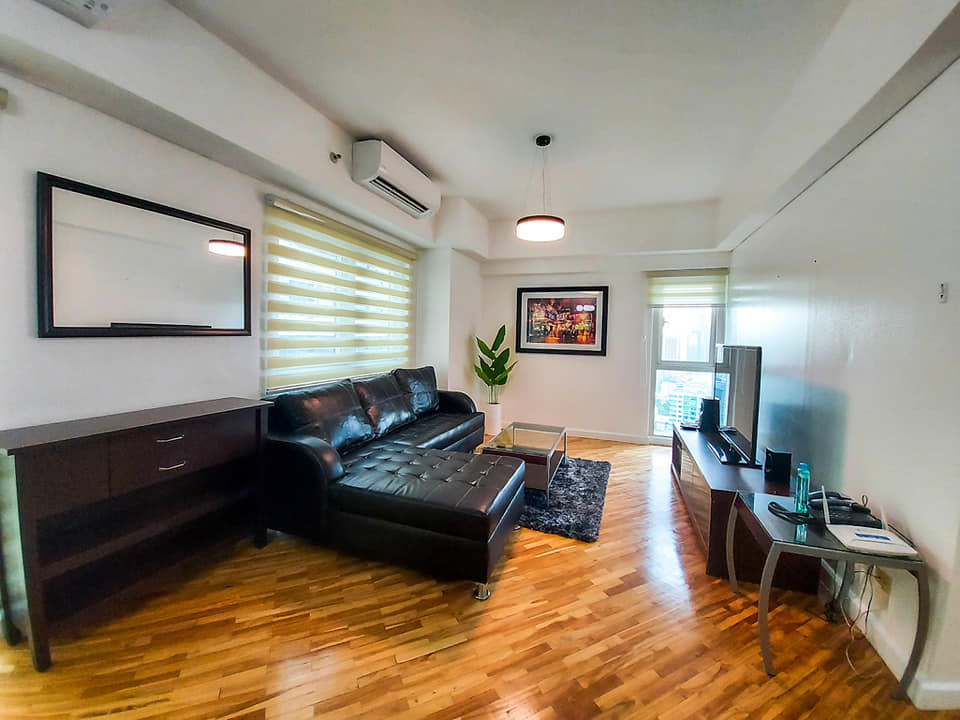 1br condo in the Manansala Rockwell, Makati photo 1