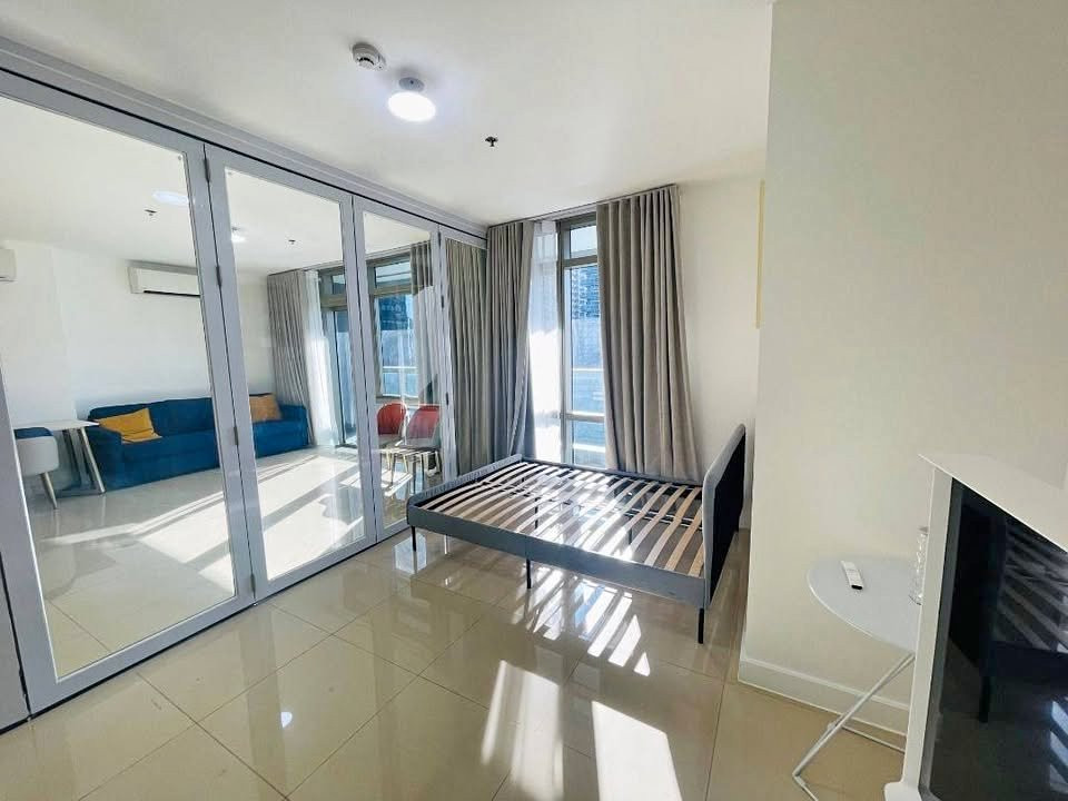 East gallery place 2br for sale high street Maridien verve residences photo 3