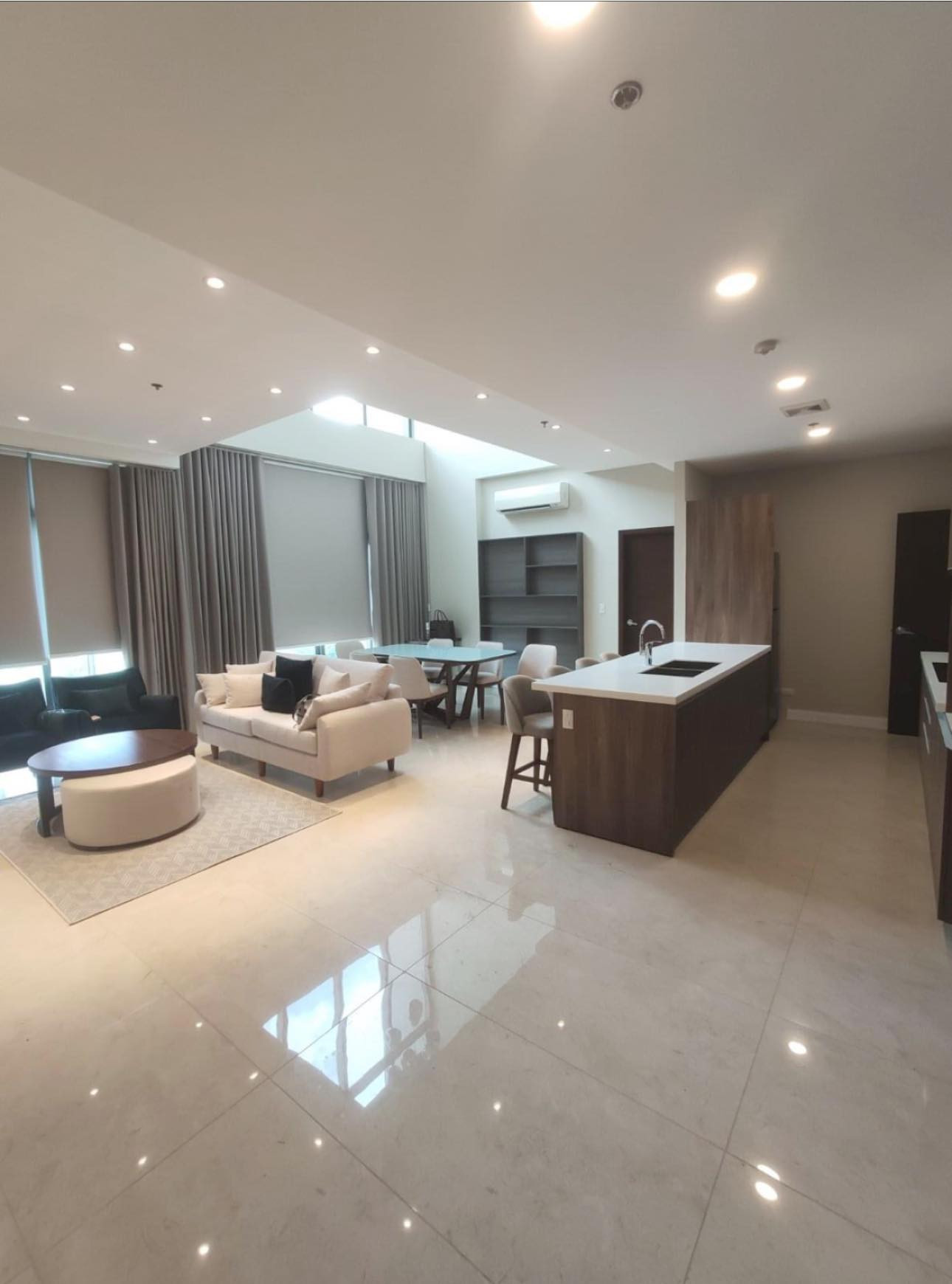 A Chic 3 Bedroom Penthouse for Sale in Arca South, Taguig City photo 1