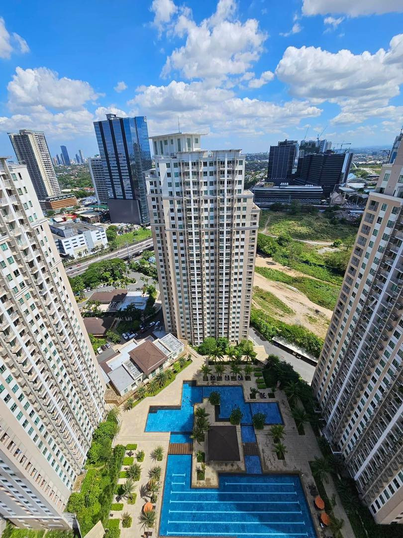 A Stylish 3 Bedroom Condo for Sale in The Grove, Rockwell photo 1