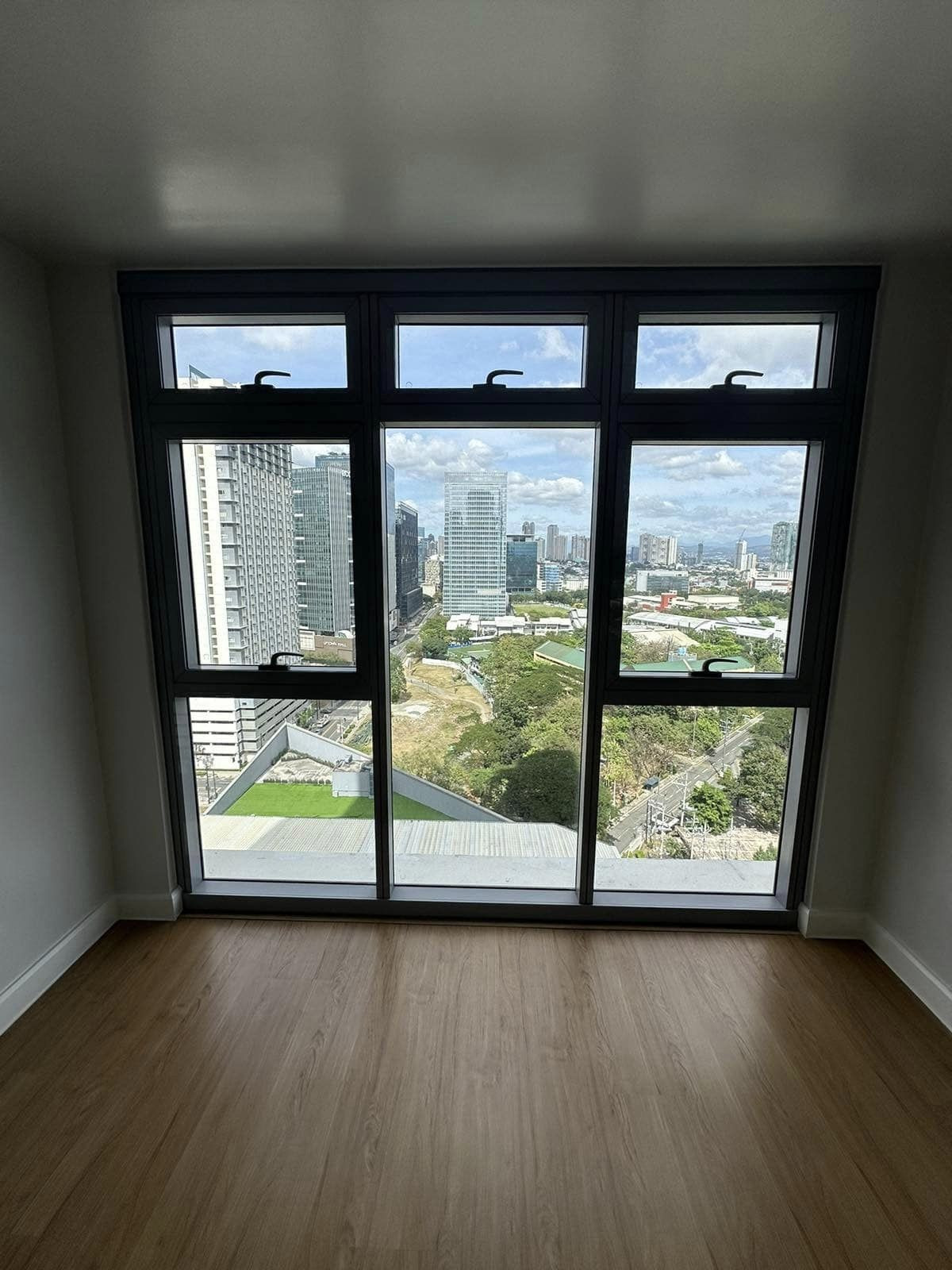An Astounding 4 Bedroom Home for Sale in Las Piñas City photo 4