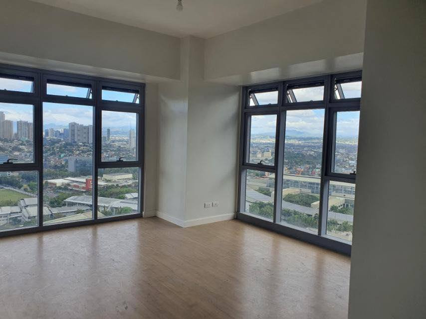 3BR unit in Park Triangle Residences photo 3