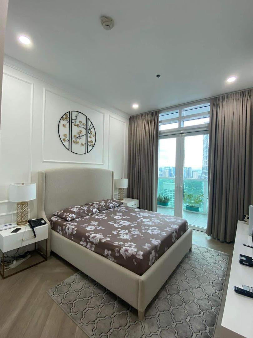 A Sophisticated Lower Penthouse for Sale in Makati photo 5