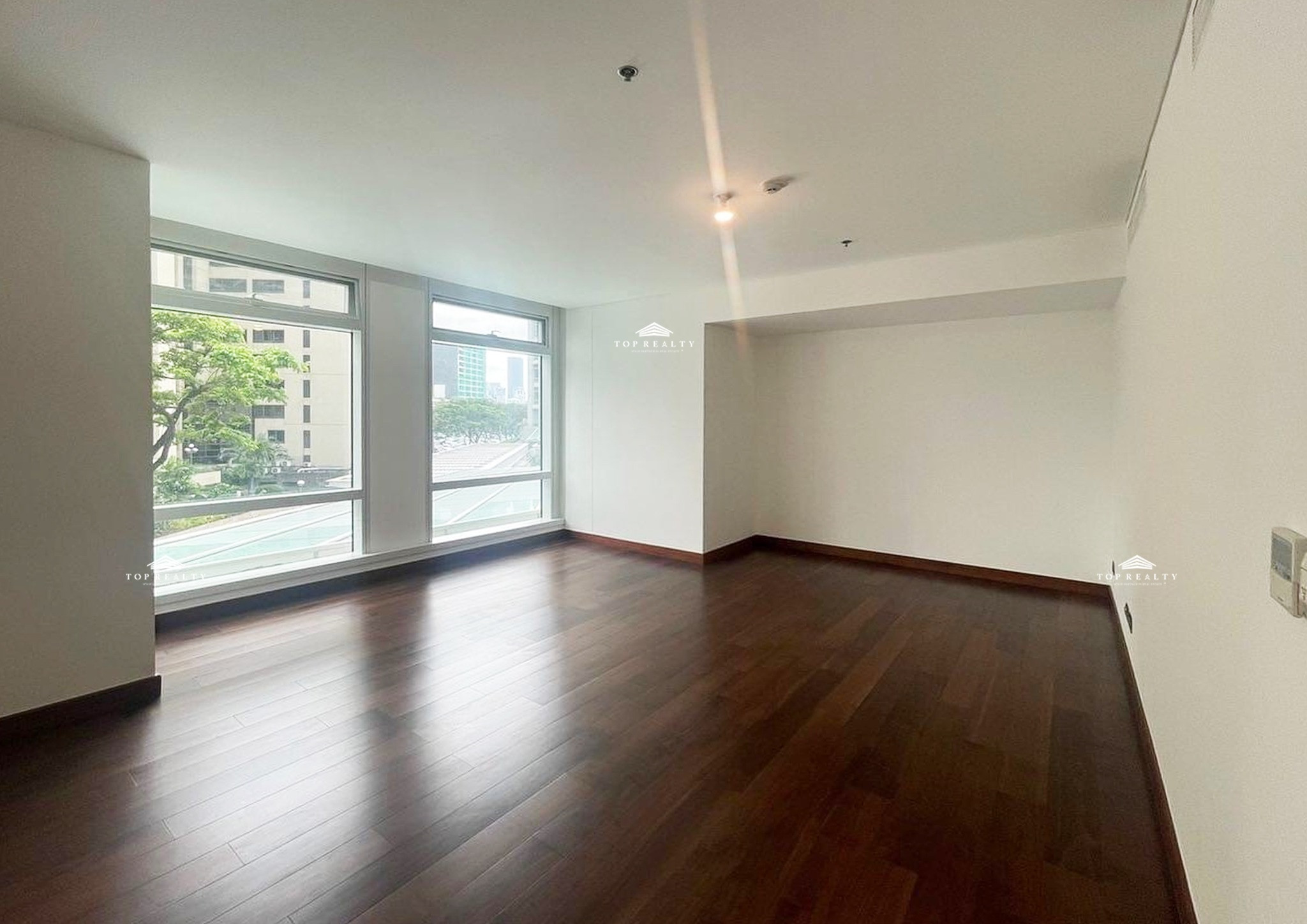 3BR Special Garden Condo Unit for Sale in Two Roxas Triangle, Makati City photo 1