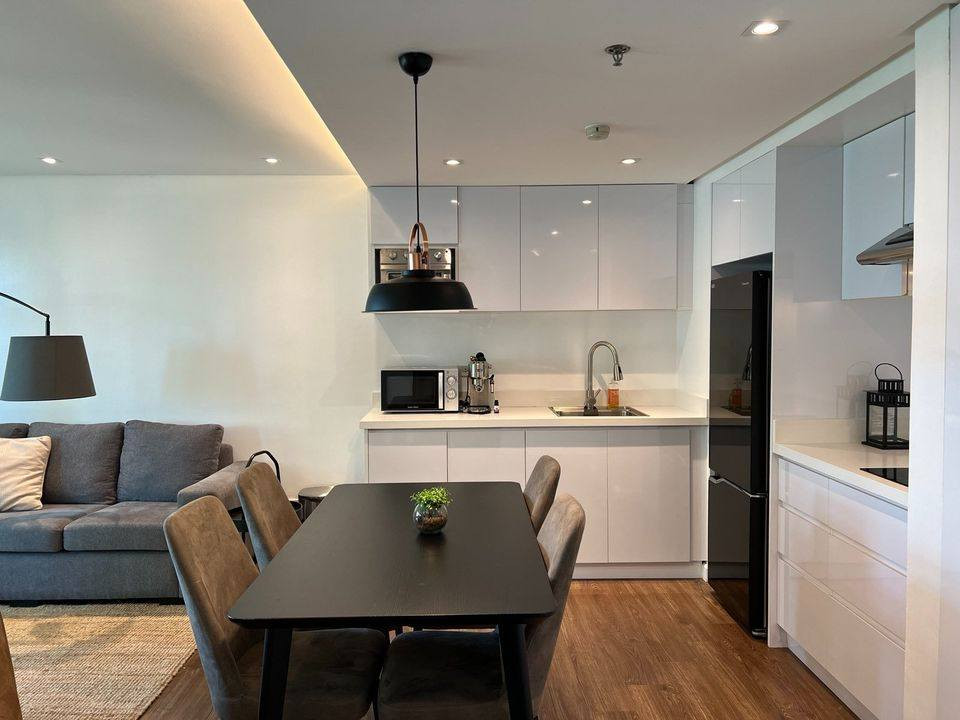 1 Bedroom unit with parking in Two Serendra for Sale photo 4