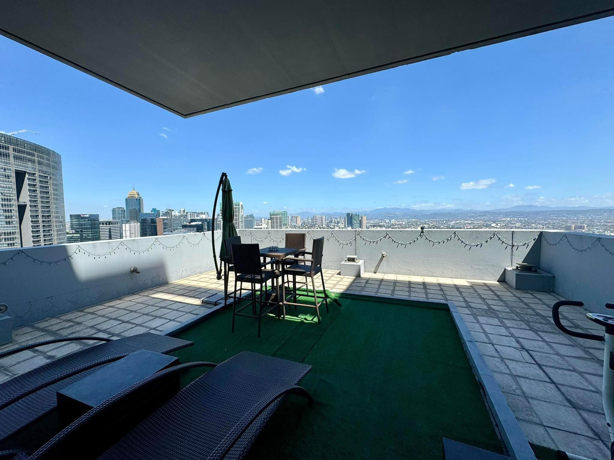 2BR Penthouse unit in Two Serendra photo 5