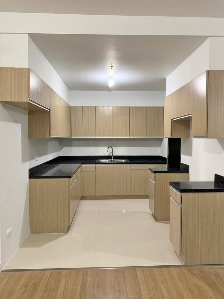 TWO  MARIDIEN  2 BEDROOM FOR SALE  high street south corporate plaza seda hotel photo 4