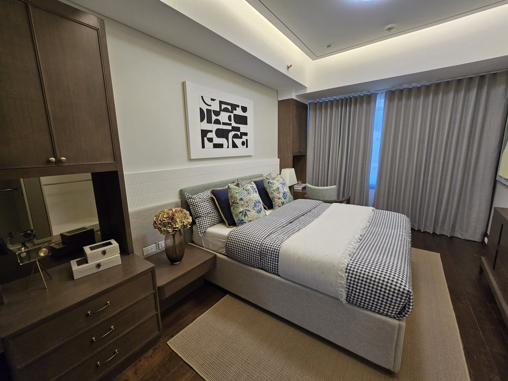 Secure this Luxurious 2-Bedroom Home in the heart of Filinvest City photo 3