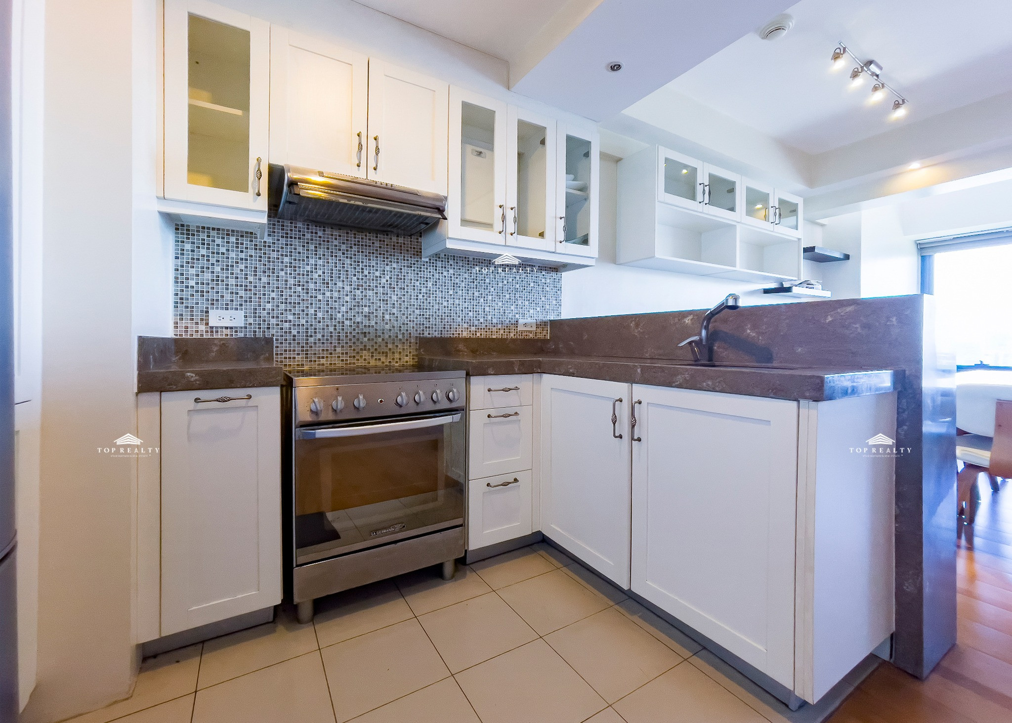 2-bedroom Loft Unit for Sale in One Rockwell, Makati City photo 4