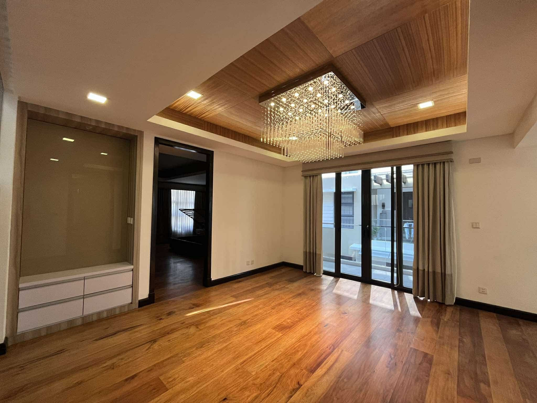 Grab this Spacious Single-Detached Townhouse in New Manila photo 3
