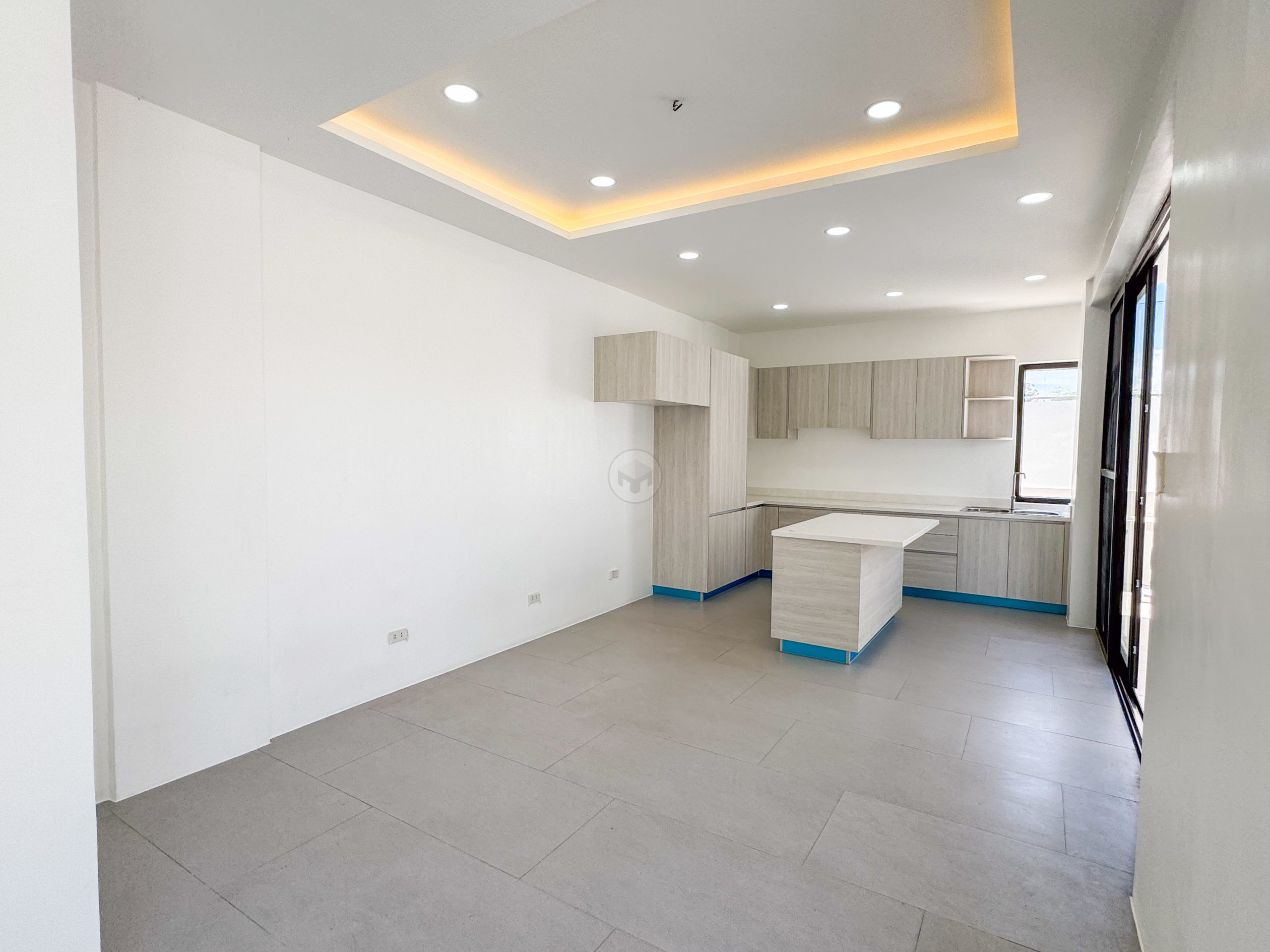 Premium 4-Bedroom Townhouse for Sale photo 5