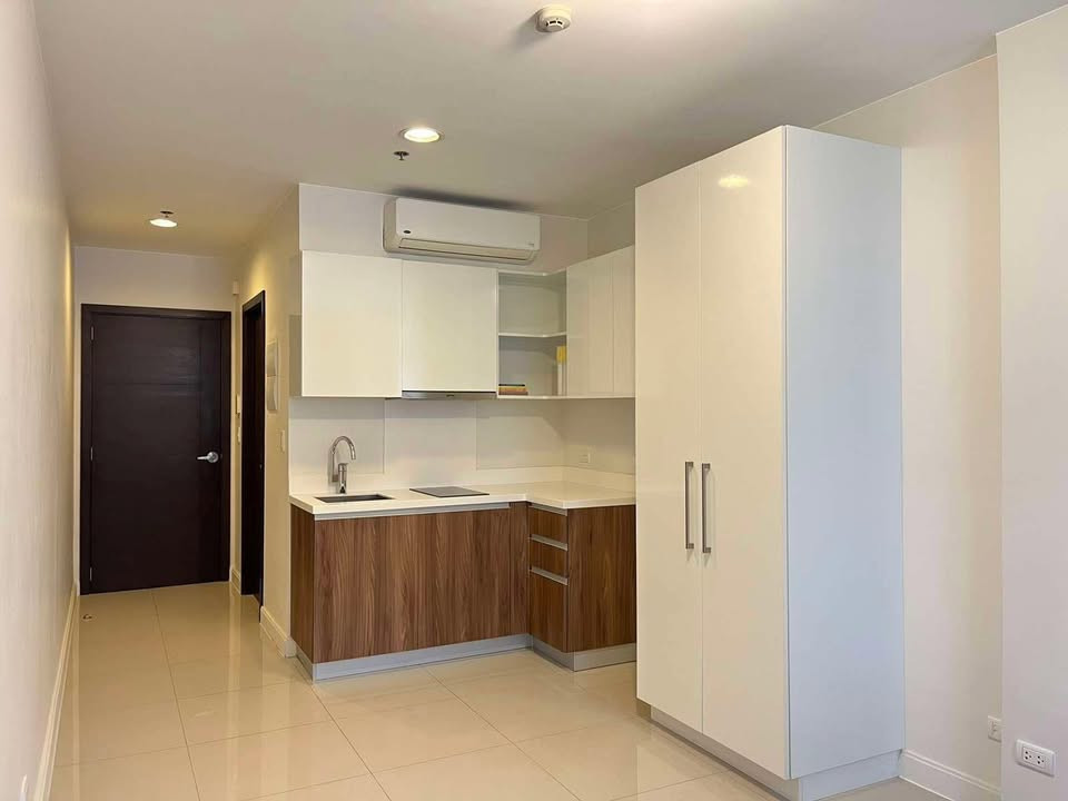 Semi-furnished Duo Suite photo 2