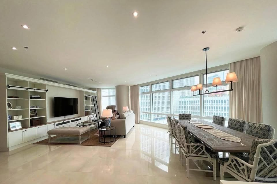 TWO ROXAS TRIANGLE 3 Bedroom Fully furnished and Interior decorated photo 2
