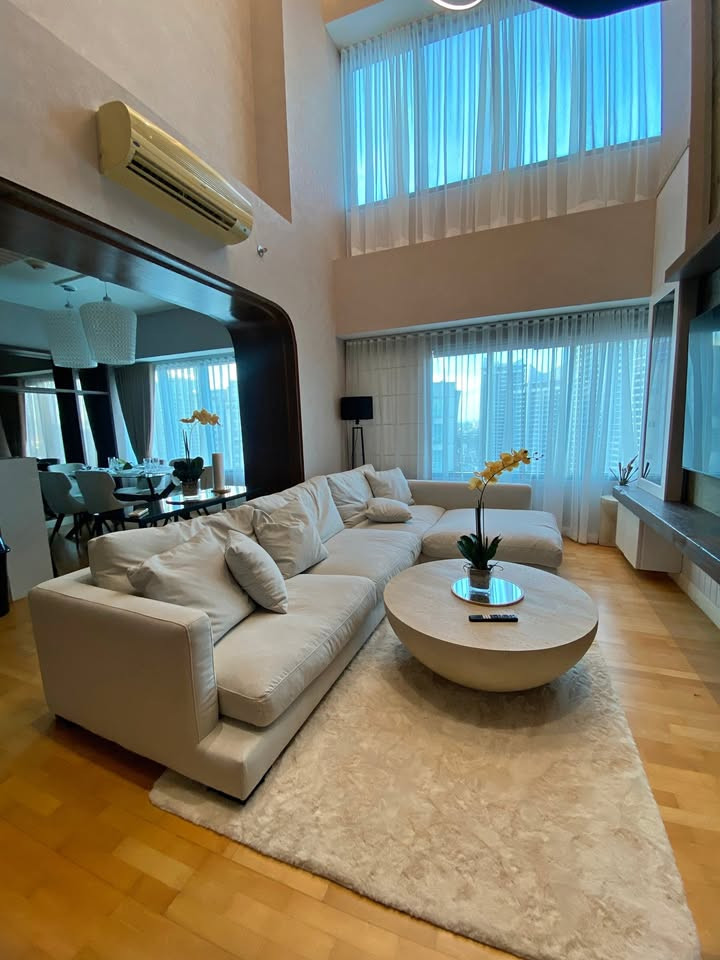 One Rockwell East Tower photo 1