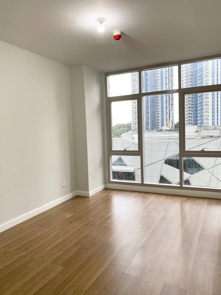 TWO  MARIDIEN  2 BEDROOM FOR SALE  high street south corporate plaza seda hotel photo 2