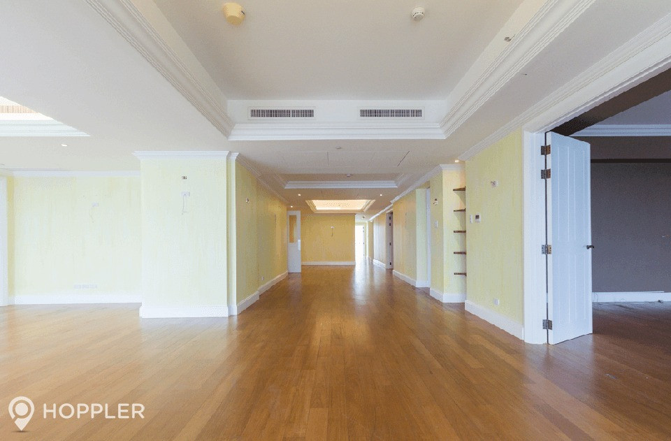 4BR Condo for Sale in Discovery Primea, Urdaneta Village, Makati photo 2