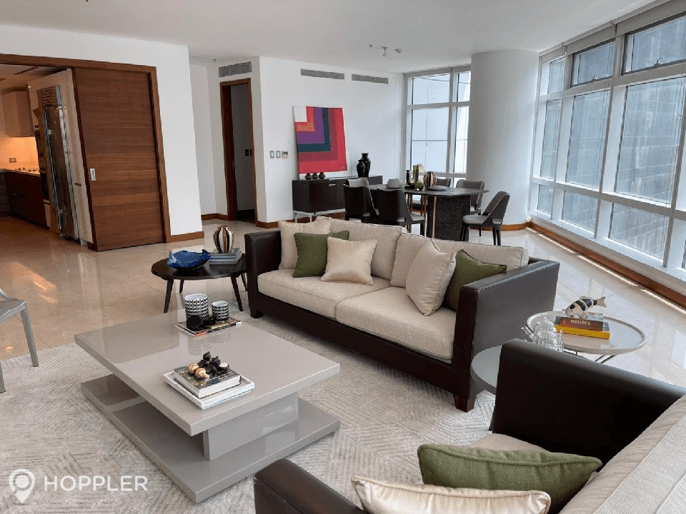 3BR Condo for Sale in Two Roxas Triangle, Salcedo Village, Makati photo 2