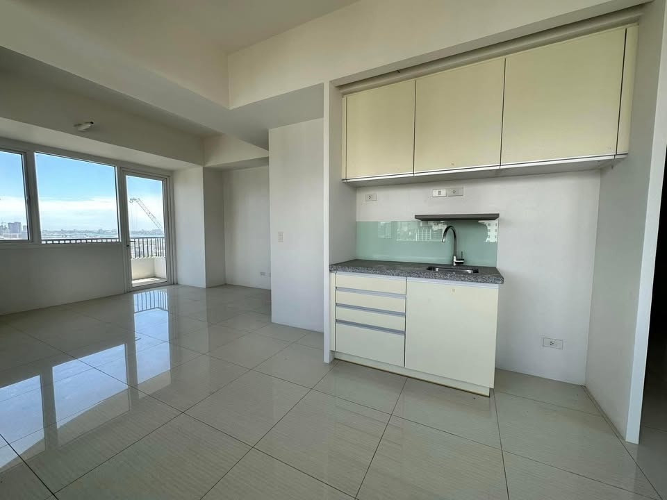 Calyx Residences 1 bedroom unit with 1 car park photo 4