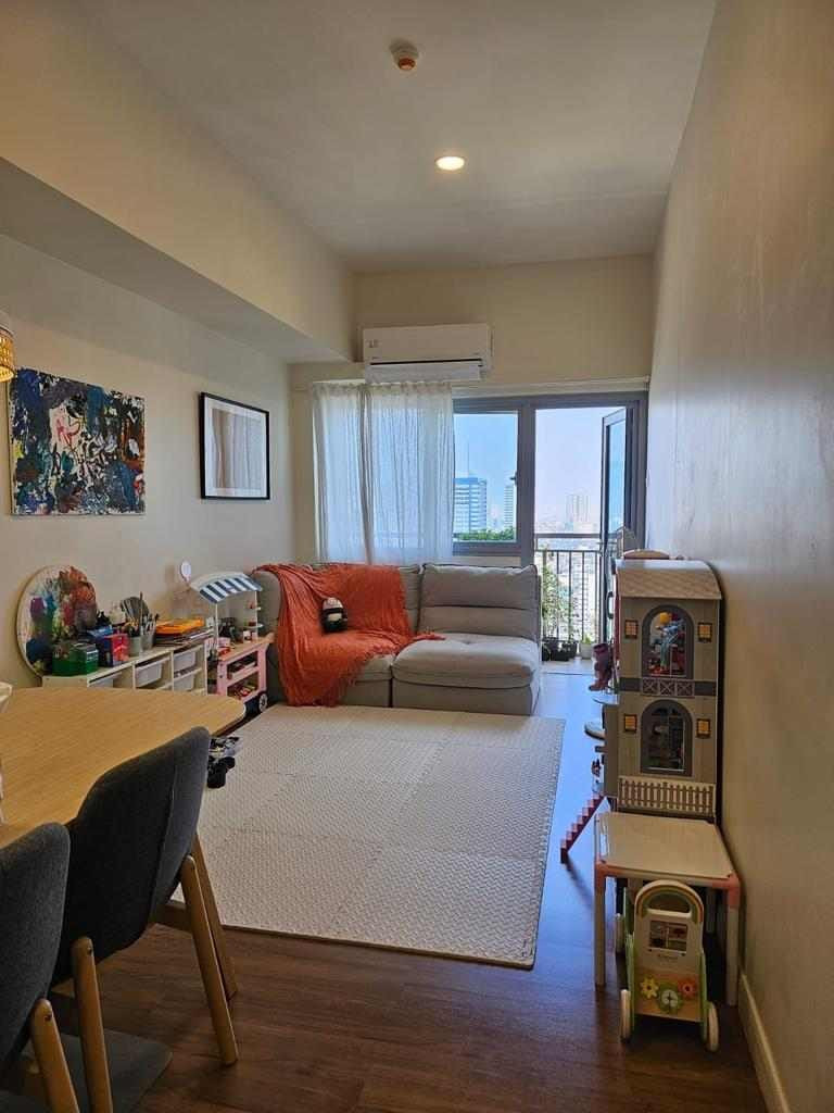 Grab this Corner Penthouse in Vantage West Tower photo 1