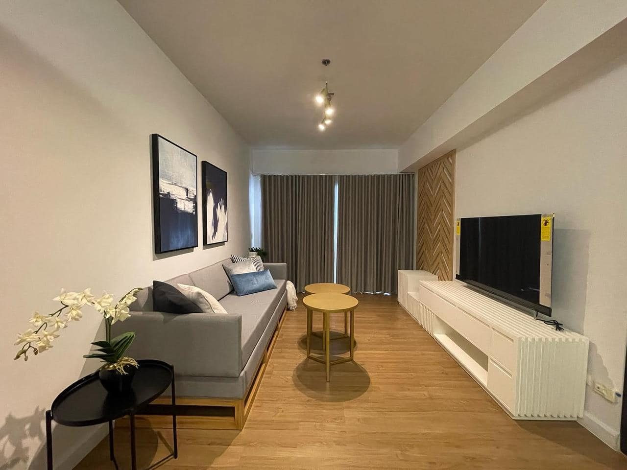 Own this Elegant 1-Bedroom Condo in Two Maridien, photo 1