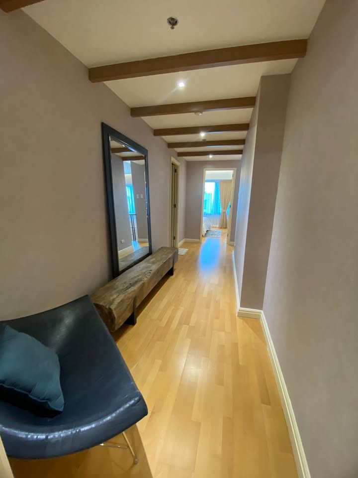 One Rockwell East Tower photo 4