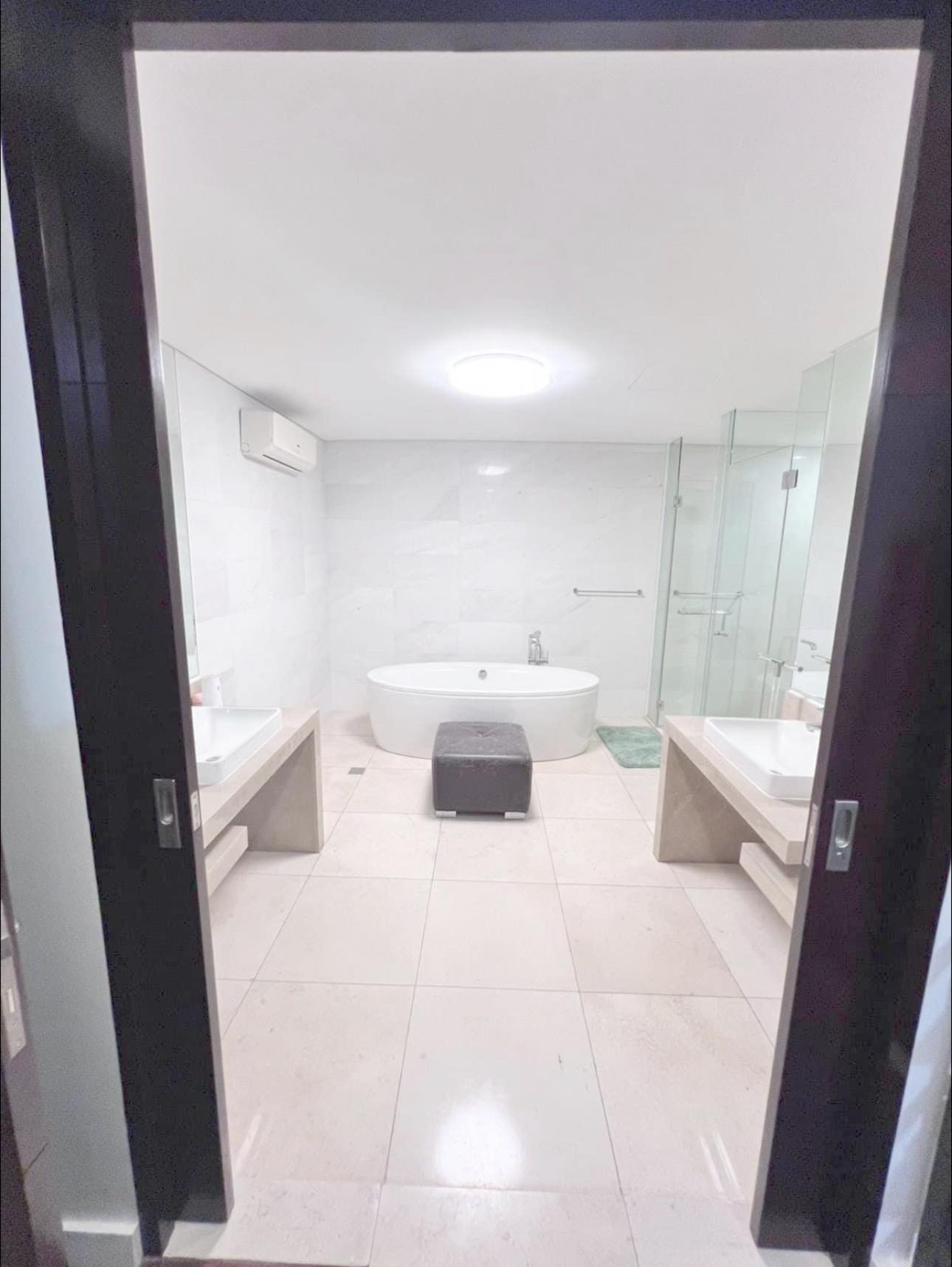 Sophisticated 4-Bedroom Condo Unit for Sale in Grand Hyatt Residence Tower 1 photo 5