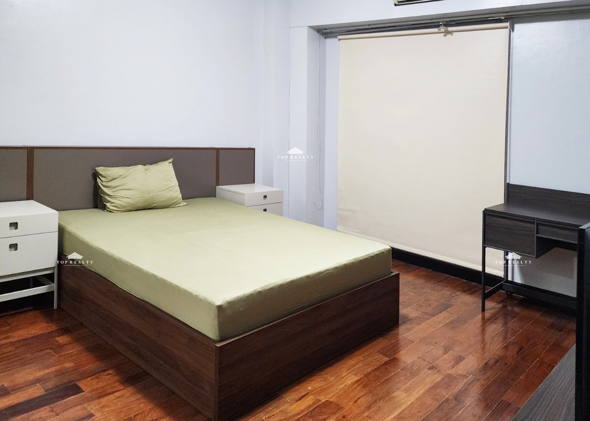 Fully furnished 1-bedroom Unit with Balcony for Sale in One Serendra, BGC photo 3