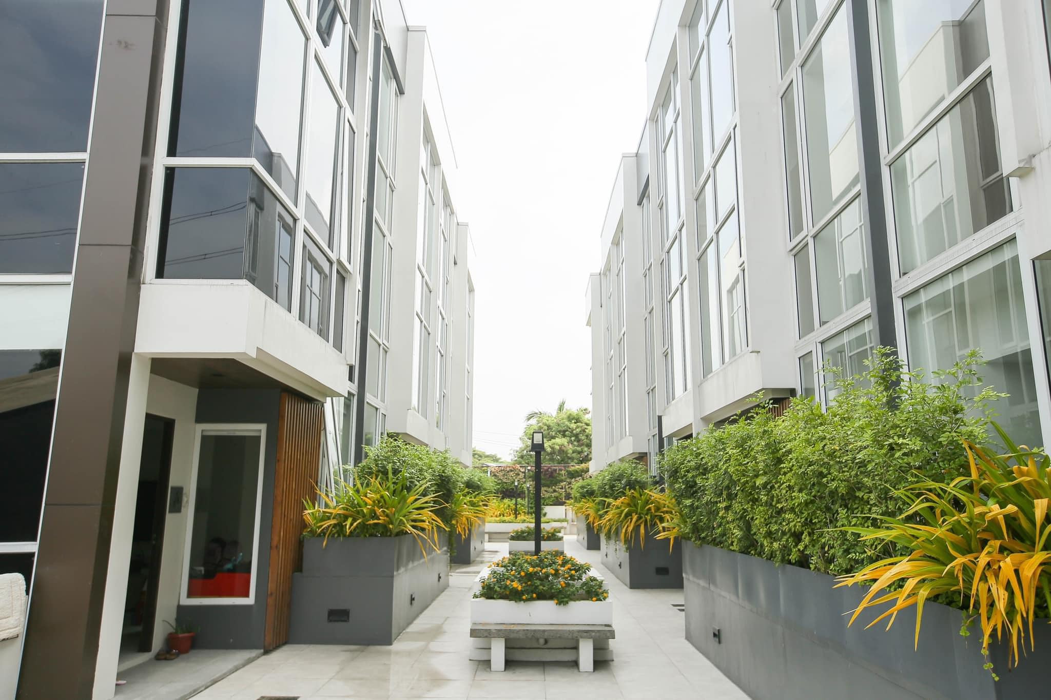 Upscale Modern Townhouse for Sale in Mandaluyong photo 5
