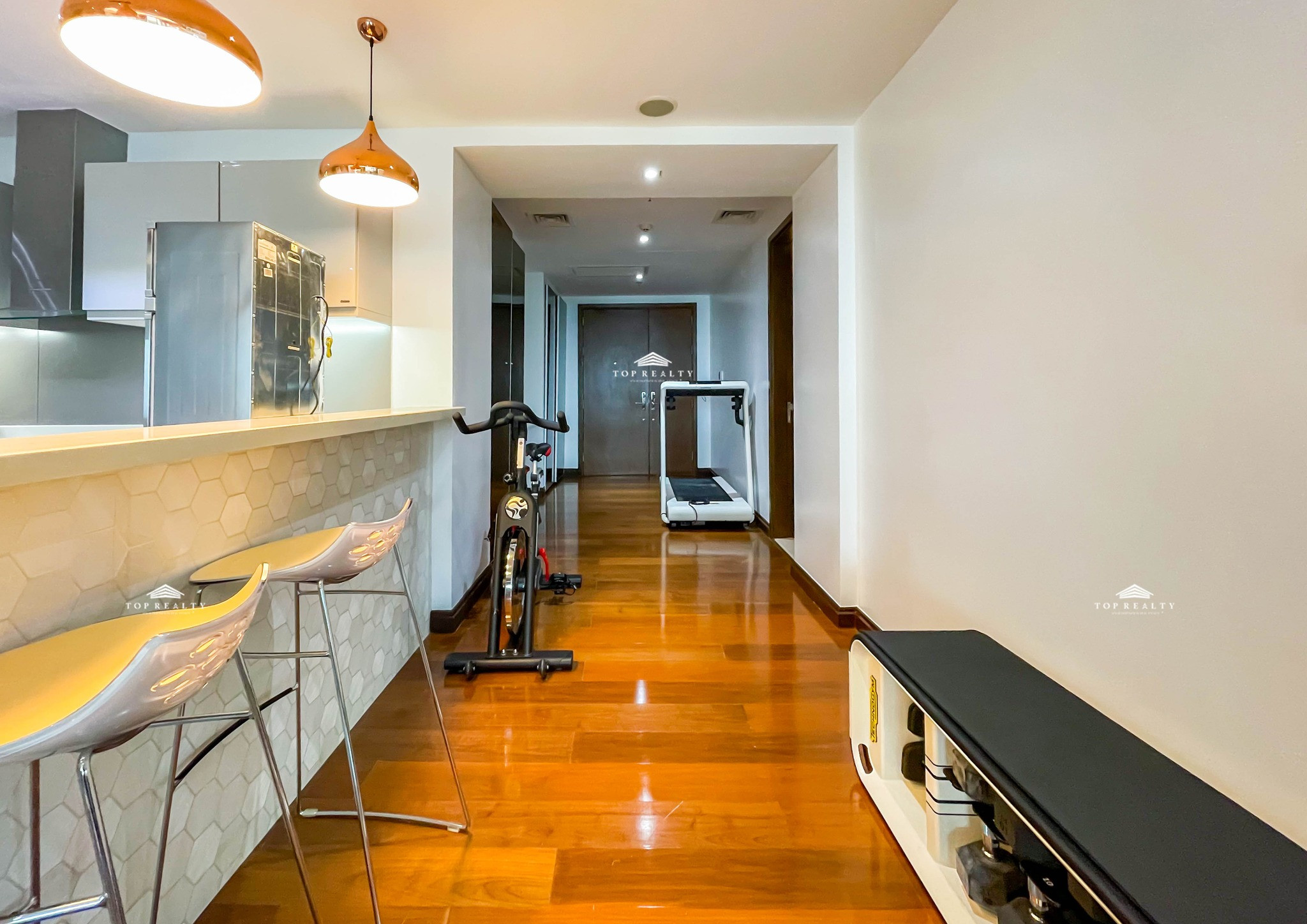 A prime and exclusive condo unit photo 5