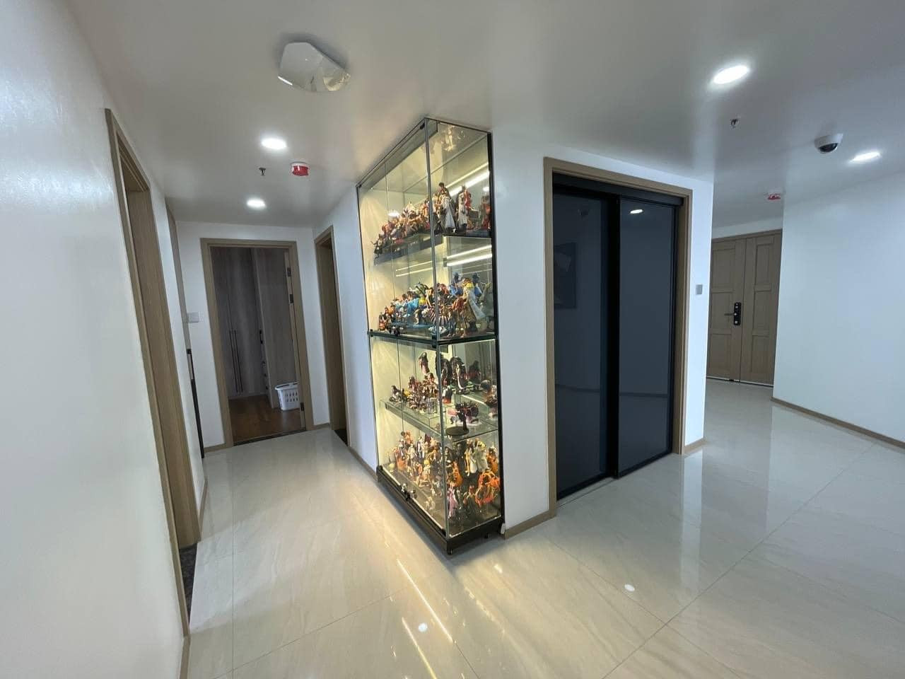 A Luxurious and Elegant Condo Unit for Sale in Salcedo, Makati. photo 3