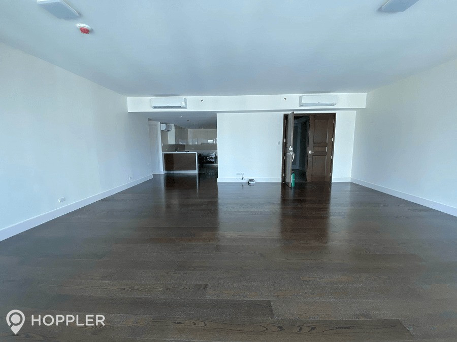 3BR Condo for Sale in Edades Suites, Poblacion, Makati photo 2