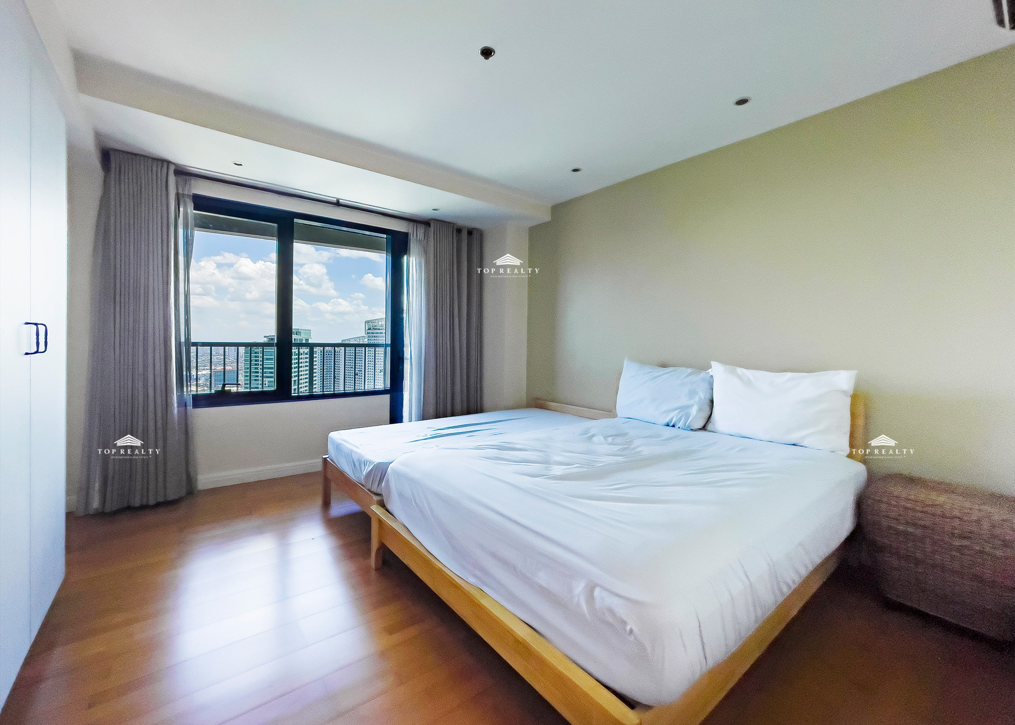 2-bedroom Loft Unit for Sale in One Rockwell, Makati City photo 5