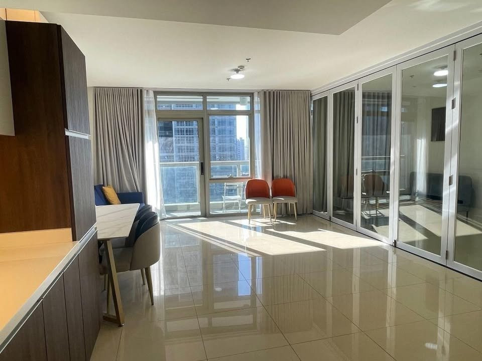 East gallery place 2br for sale high street Maridien verve residences photo 2