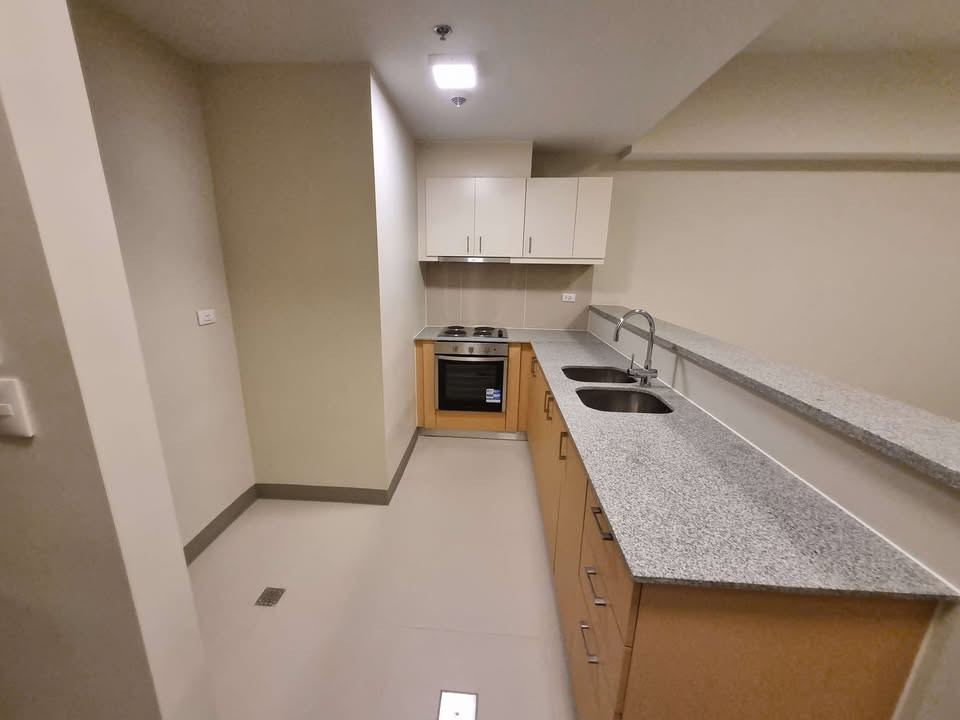 Semi-furnished 3-bedroom condo for sale with parking at Uptown Parksuites tower photo 3