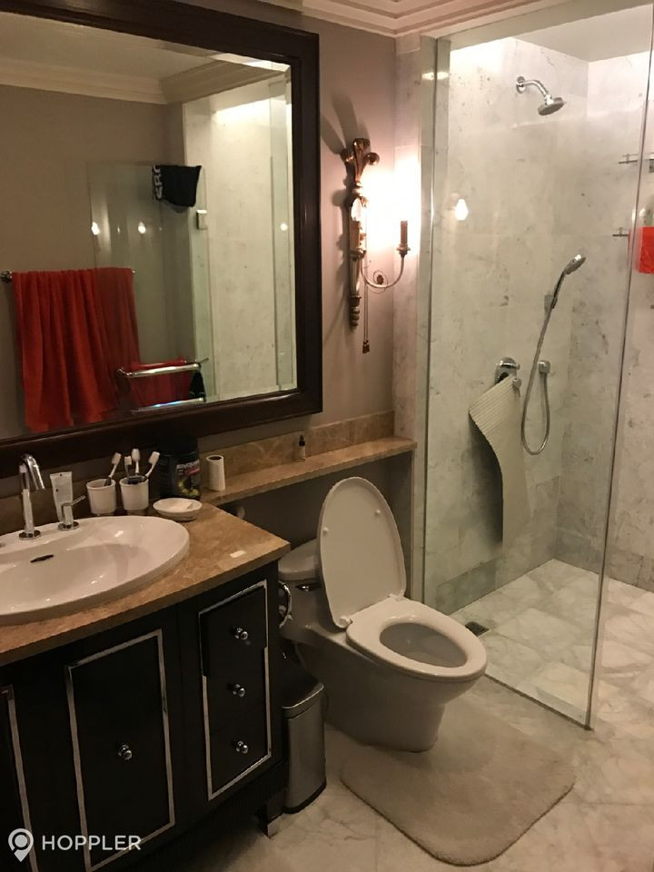 3BR Condo for Sale in Discovery Primea, Urdaneta Village, Makati photo 5
