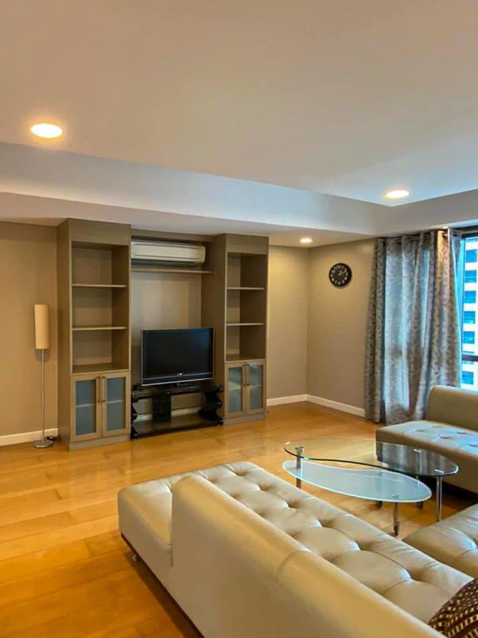 Bedroom Fully Furnished Condo in Shang Grand Tower photo 3