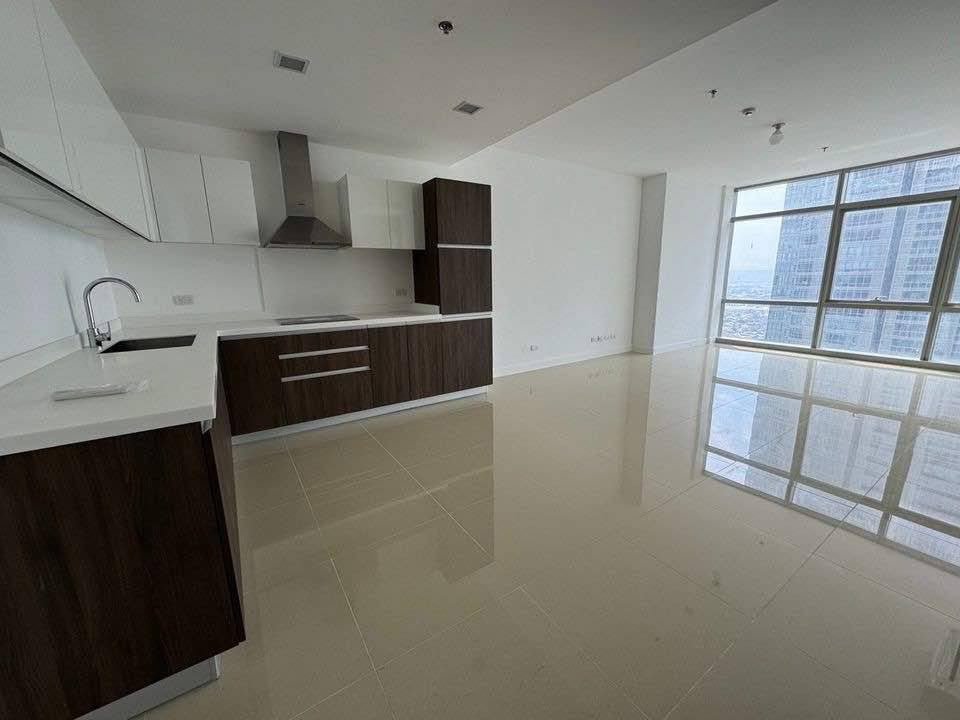 West Gallery Place 1Bedroom unit with parking slot photo 1