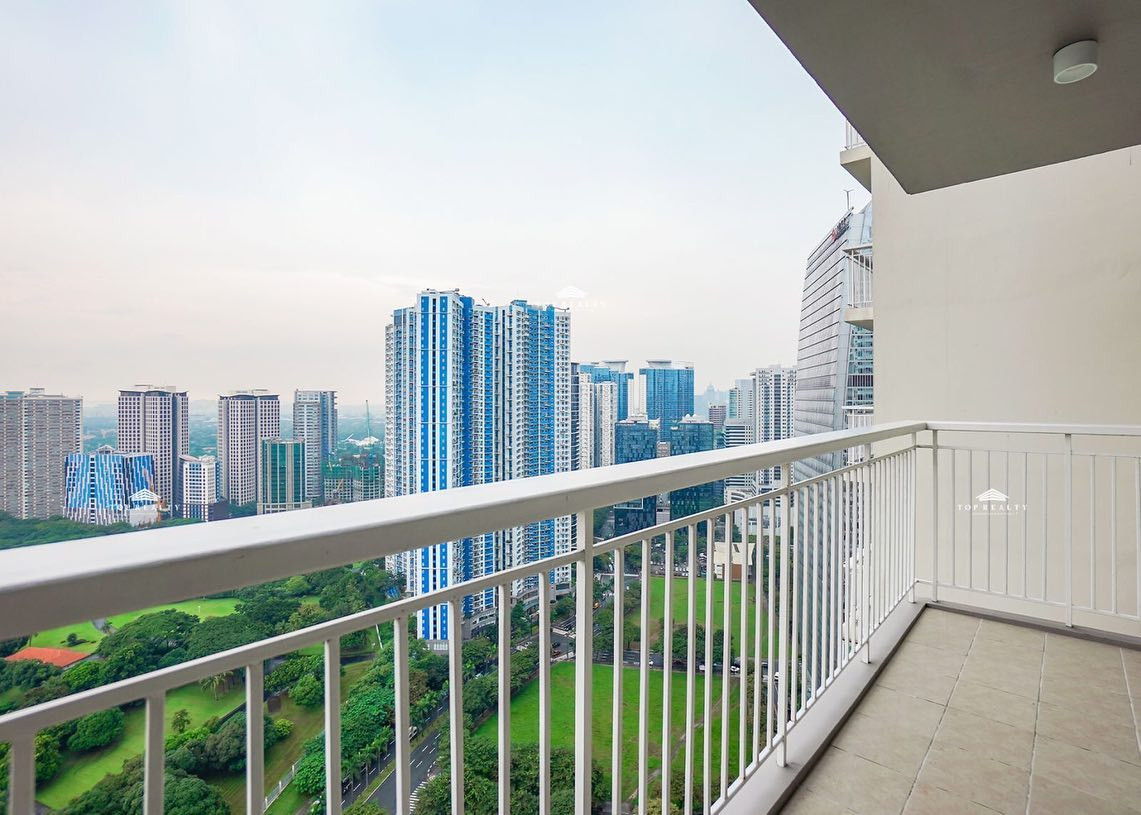 Brand New Condo Unit with Balcony for Sale in Two Serendra photo 1