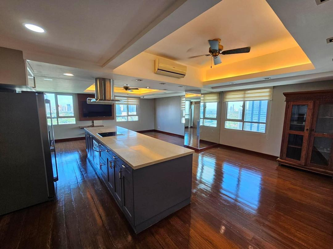 A Stylish 3 Bedroom Condo for Sale in The Grove, Rockwell photo 2