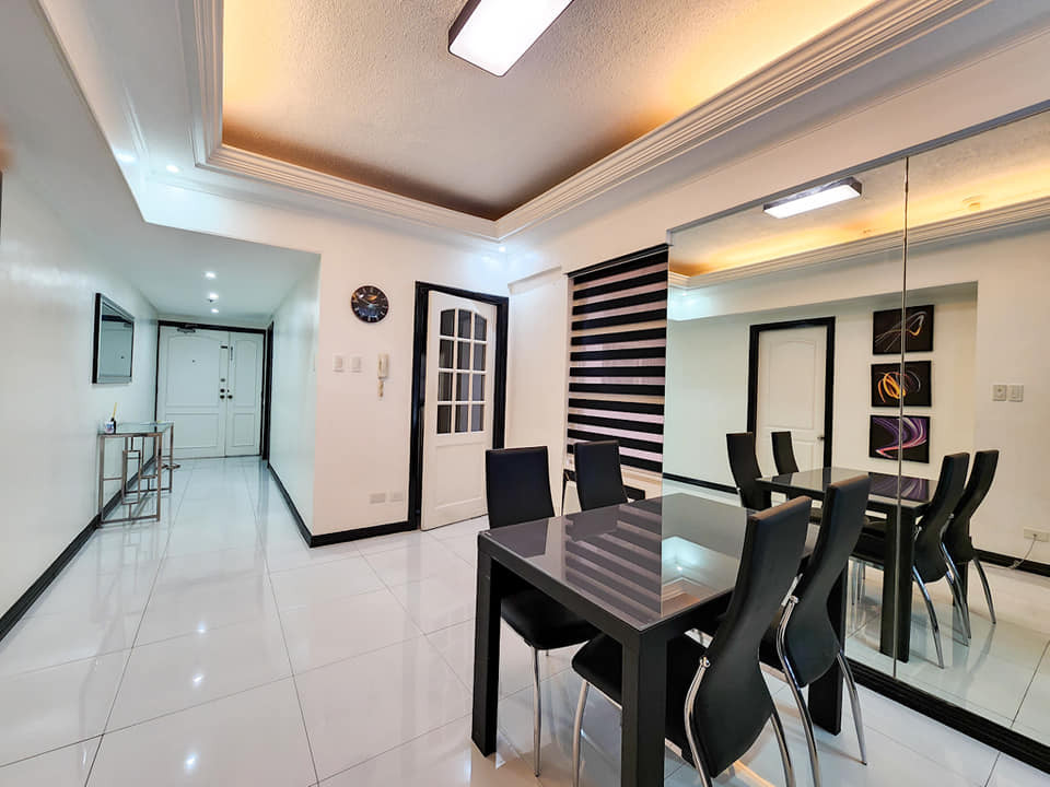 2BR Condo for SALE in One Lafayette Square Salcedo Village Makati City photo 3