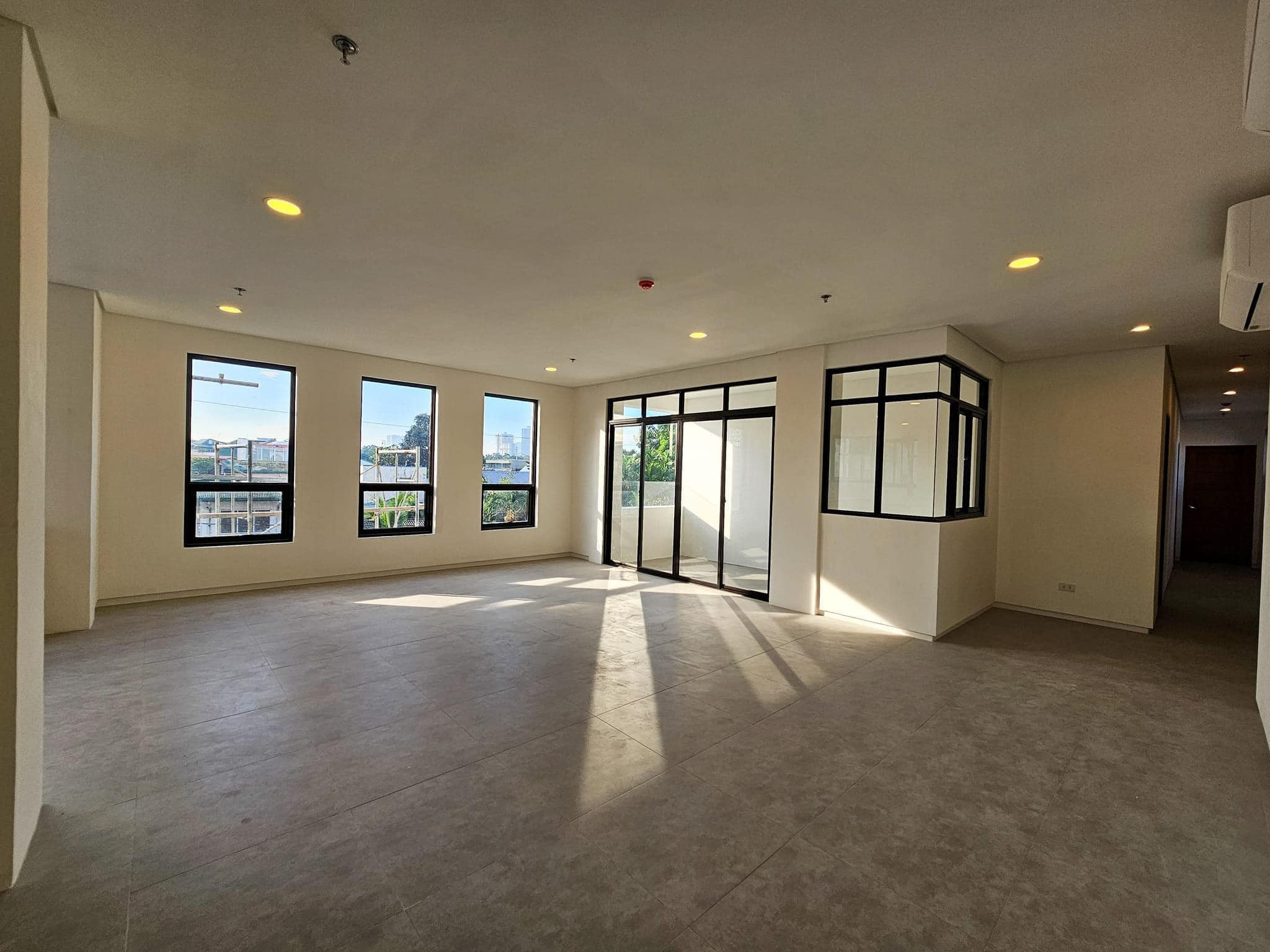 Spectacular 3 Bedroom Condo for Sale in Project 6, Quezon City photo 1