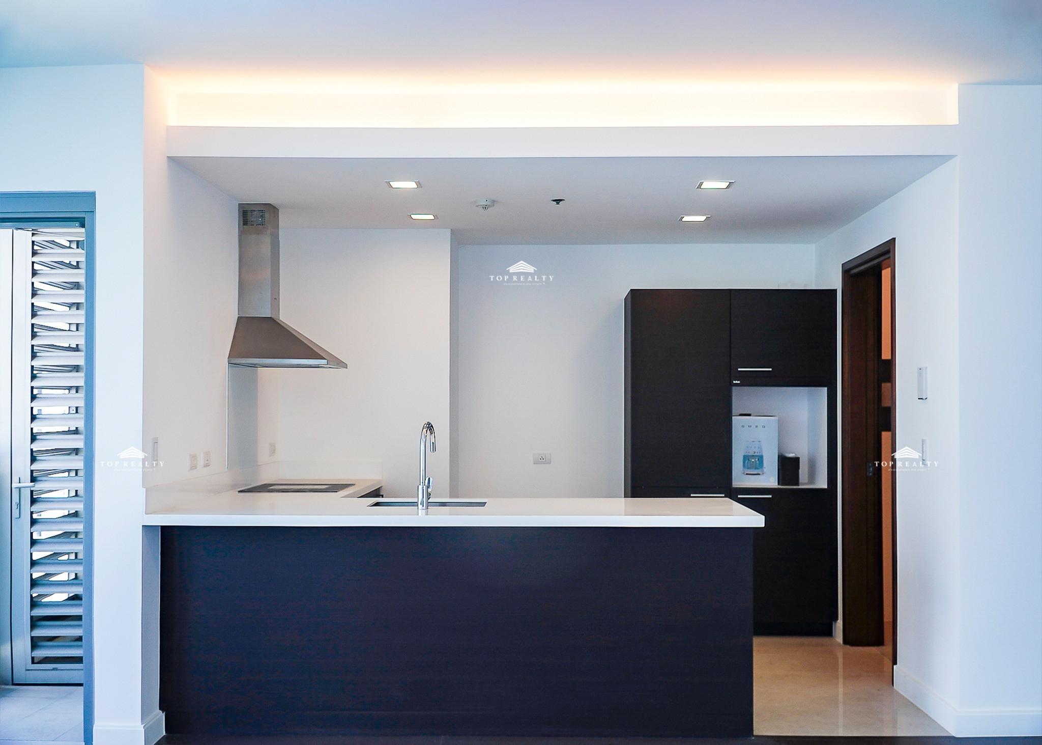 2-bedroom Corner Unit with Balcony for Sale in The Suites, Bonifacio Global City photo 4