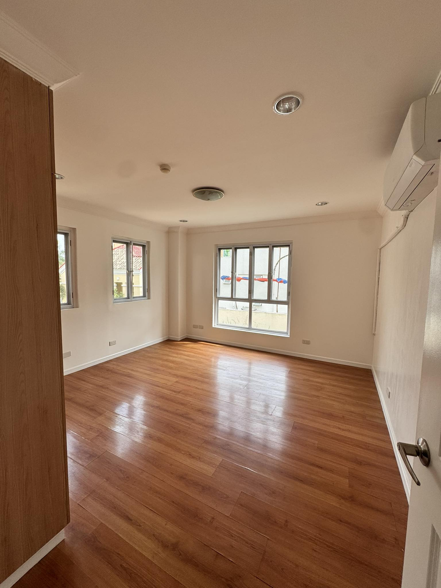 Modern 2-Bedroom Condo Unit for Sale in Mckinley Hill