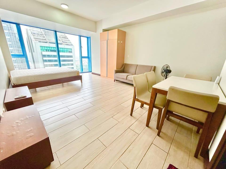 Three Central Makati 29N photo 1